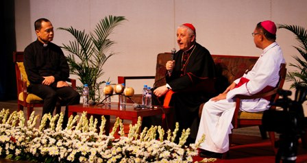 “You Must Be Saints!” Cardinal Versaldi graces the Loyola School of Theology’s International Theological Symposium
